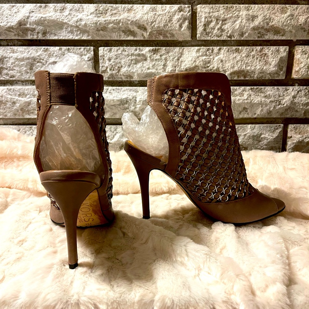 MK Michael Kors 7m women’s Open toe Bootie shoe boot Tan Brown Like New
